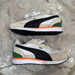 Puma Size 13.5 Never Worn Road Rider Sneakers Unisex Boy Girl